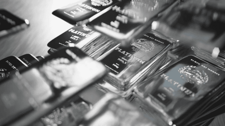 platinum vs emas harga