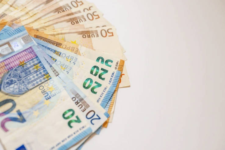 What Currency Does Portugal Use? Portugal uses the euro (EUR, €) as its official currency. - Ultima Markets