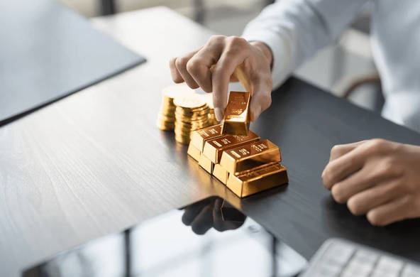 Gold hit a new record of $4,381/oz in mid-October 2025. - Ultima Markets