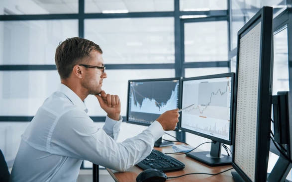 Balancing risk vs reward is at the heart of every successful trader’s or investor’s strategy. - Ultima Markets