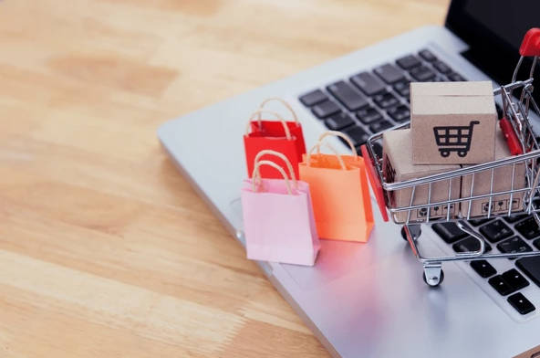 Will holiday shopping spending increase in 2025? - Ultima Markets