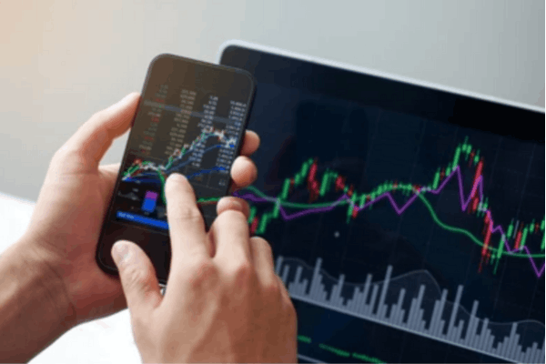 Trading forex comes with benefits and risks. - Ultima Markets